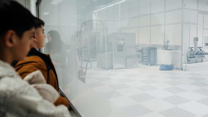 Showroom with children from Caritas learning cafe