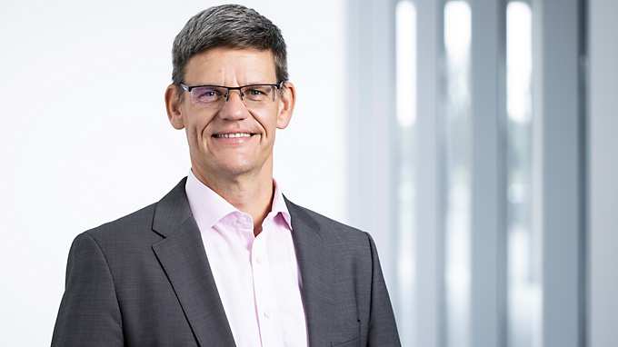 Dr. Peter Wawer