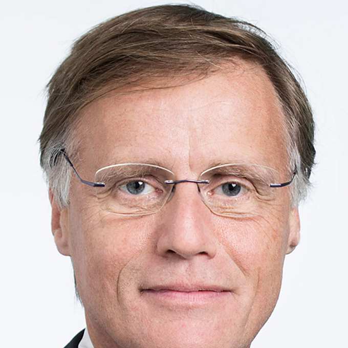 åإ ϥͥ٥å (Jochen Hanebeck)ե˥CEO