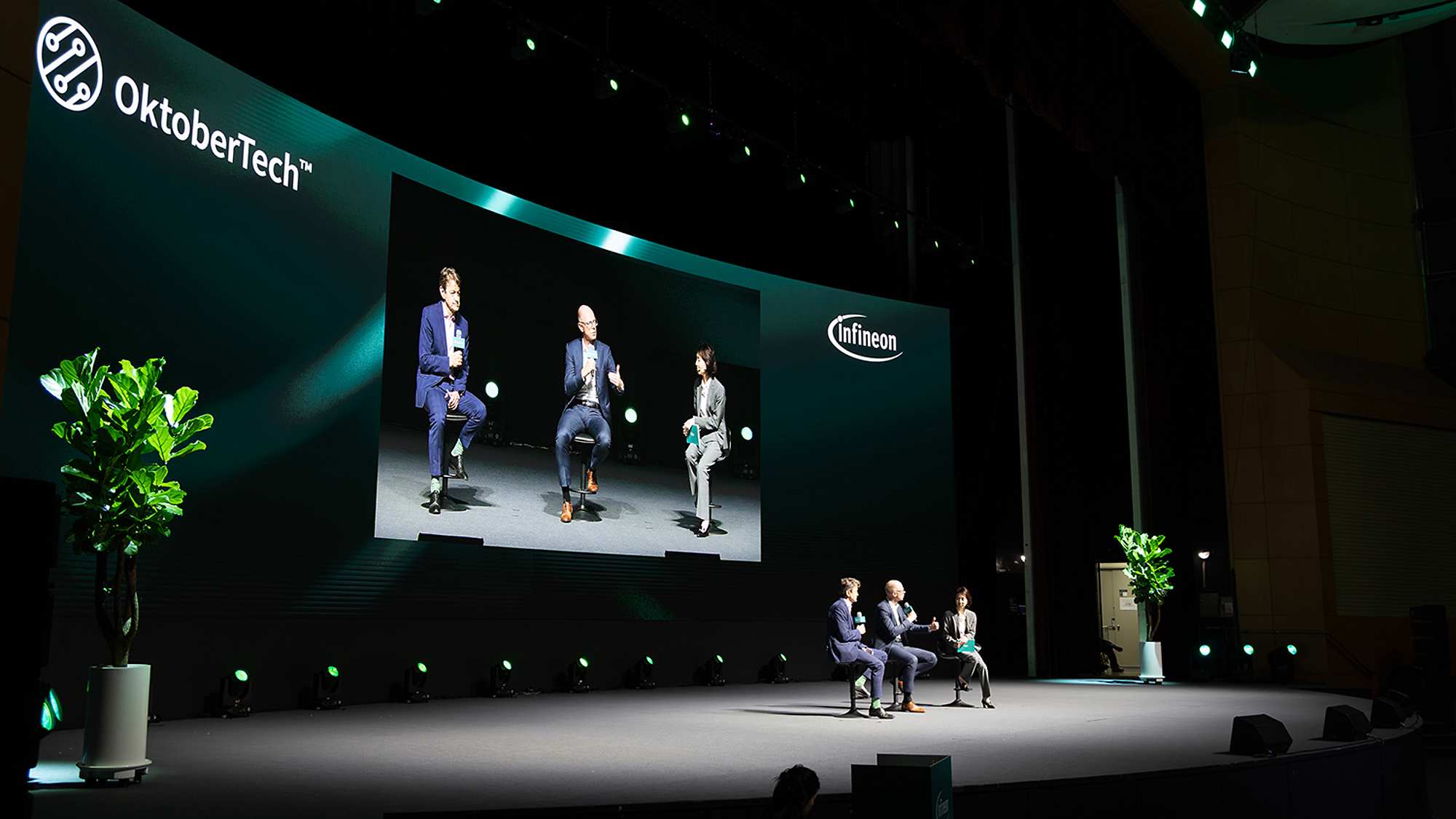 OktoberTech stage