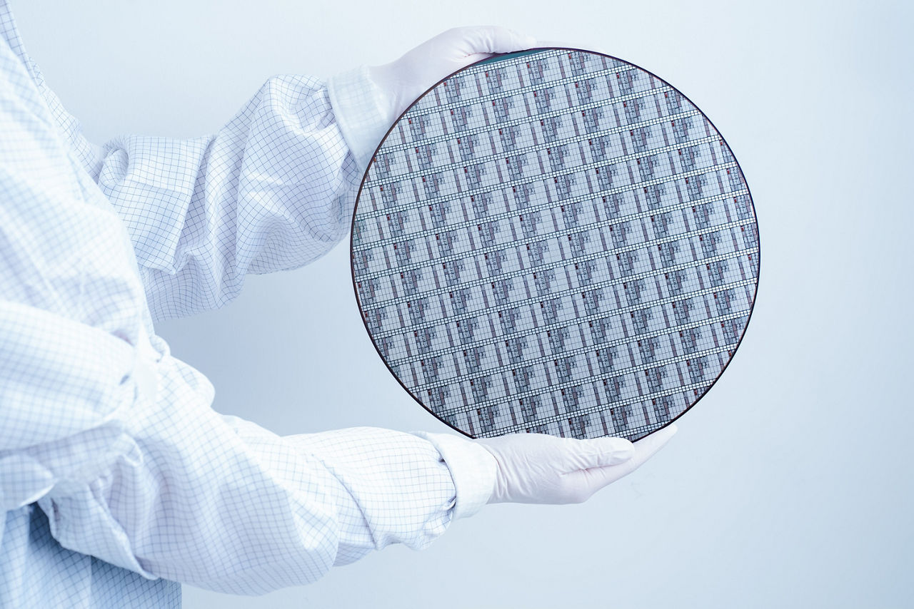 What is a GaN HEMT? Structure, physics & E-HEMTs
