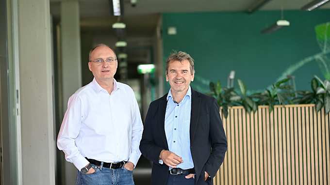 Geschäftsführer Infineon IT-Services GmbH Hansjörg Sonnleitner und Hugo Auernig