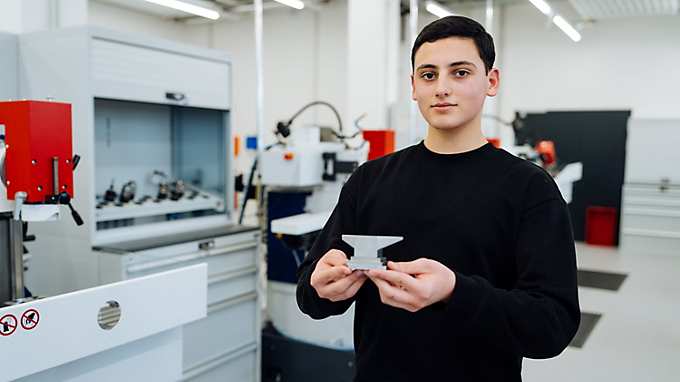 Narek Avetisyan, Lehrling bei Infineon Austria