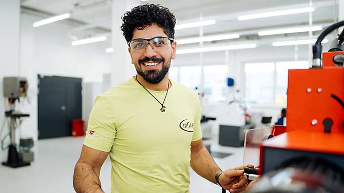 Serbest Isberg, Lehrling bei Infineon Austria