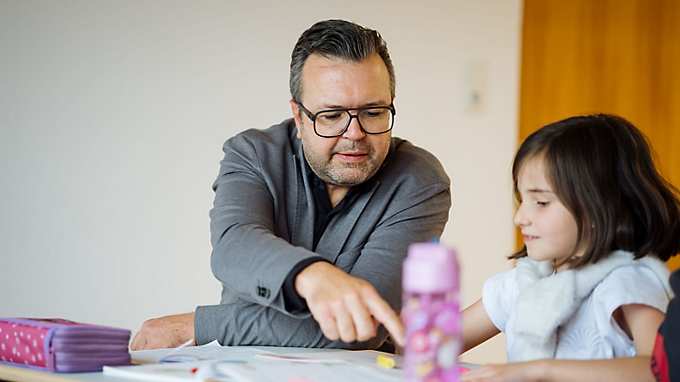 Infineon Austria Finanzvorstand Jörg Eisenschmied als Gast-Lernhelfer