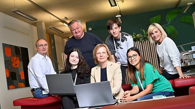  Lehrlinge im Bereich Applikationsentwicklung-Coding am Infineon IT-Standort in Klagenfurt. 