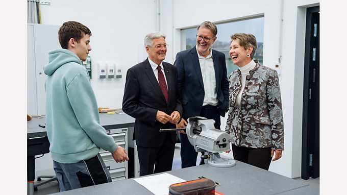 Werkstattbesichtigung im Rahmen der offiziellen Eröffnung des Lehrlingscampus. Der „Campo“ bietet modernsten Werkstätten, Laborflächen, Lehrsäle, Sozialräume und Büroräumlichkeiten.