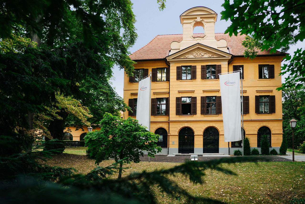 Metahof Castle, base of the Infineon site in Graz