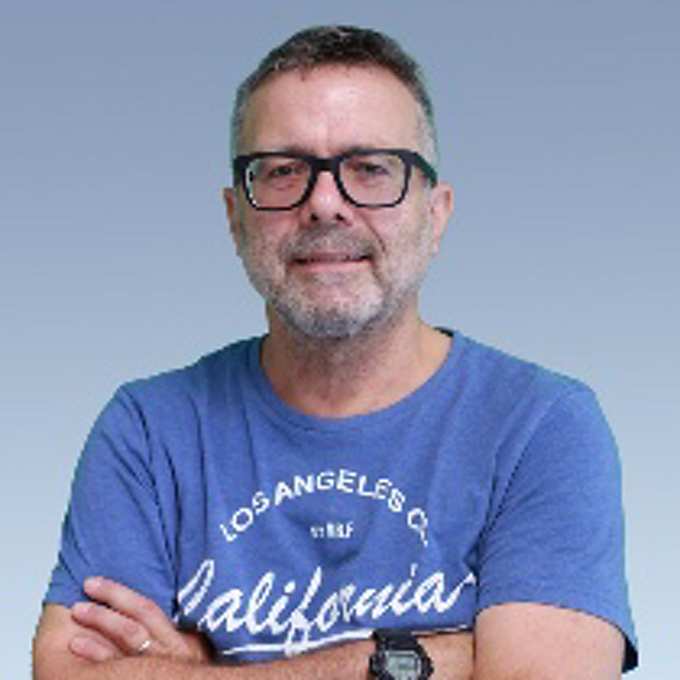 Wolfgang, Senior marketing manager