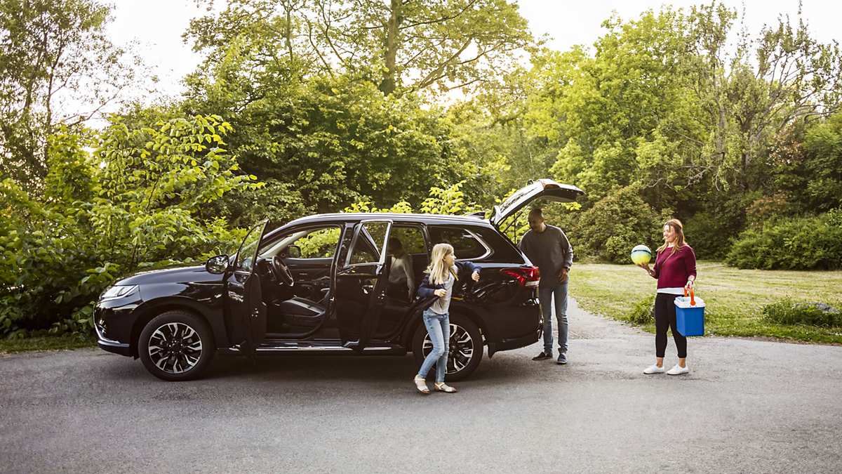 Family packing car
