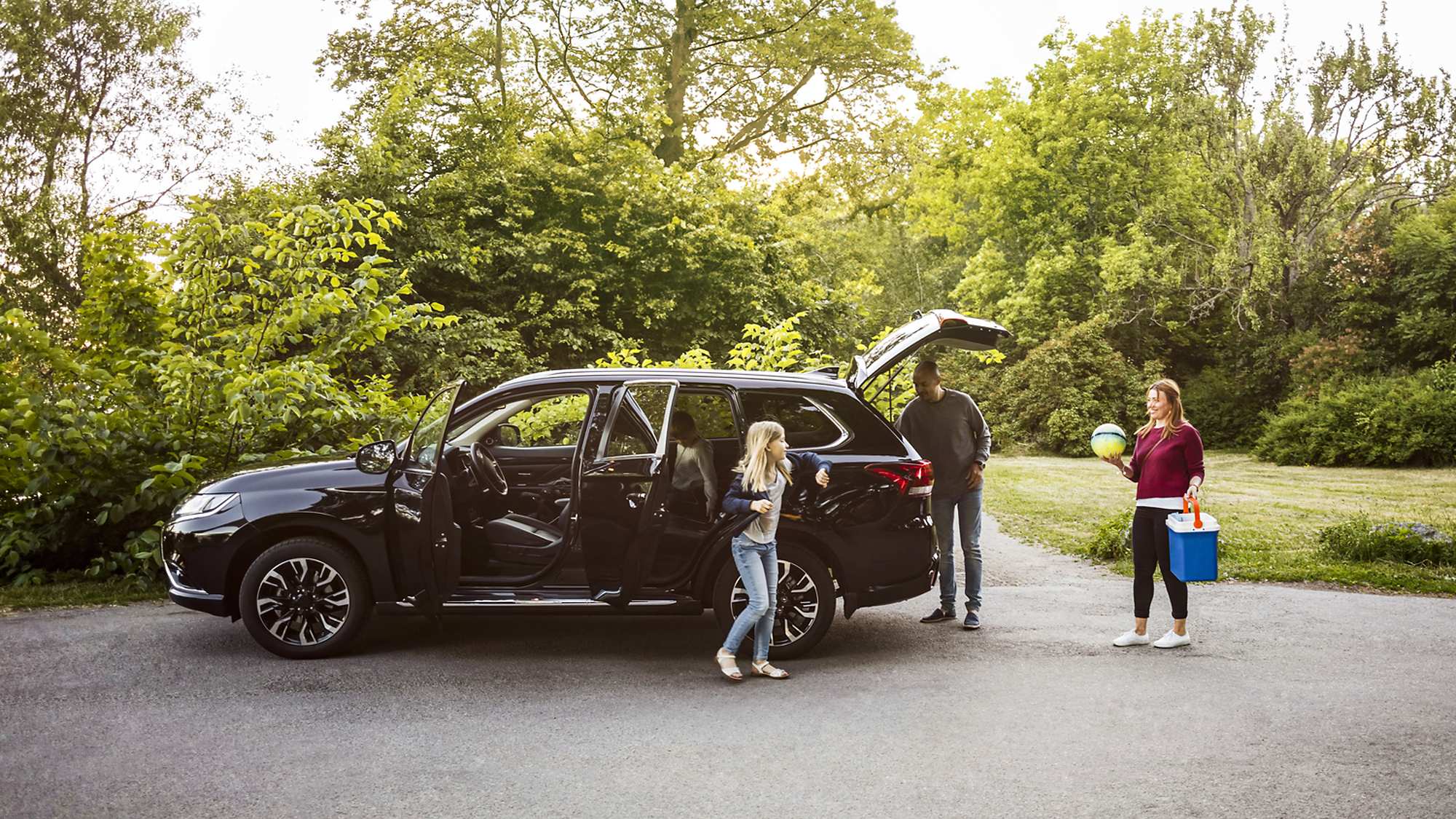 Family packing car