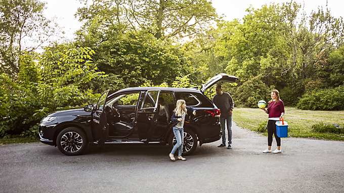 Family packing car