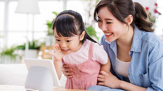 mom-daughter-videocall.pdf
