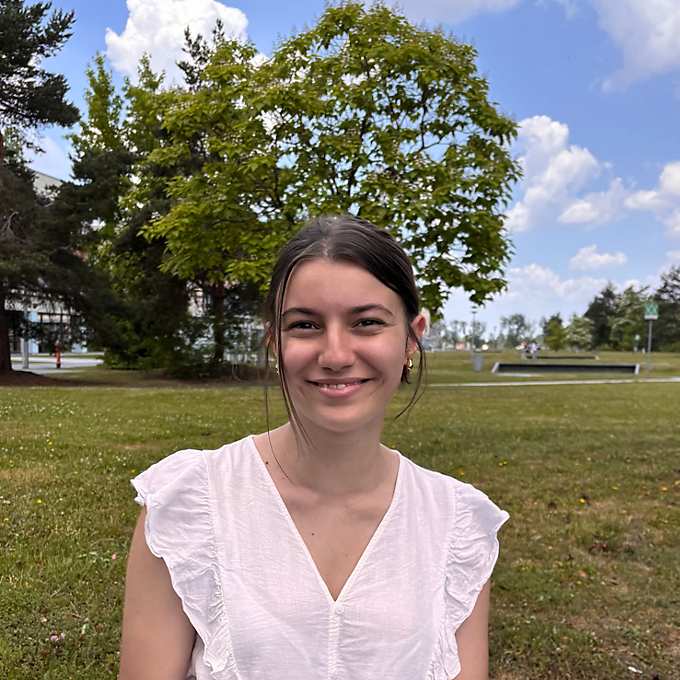 Nora, Auszubildende zur Kauffrau für Büromanagement in München