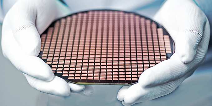 Silicon carbide wafer with copper metallisation