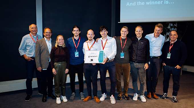 Winner-Startup Granevo with the jury