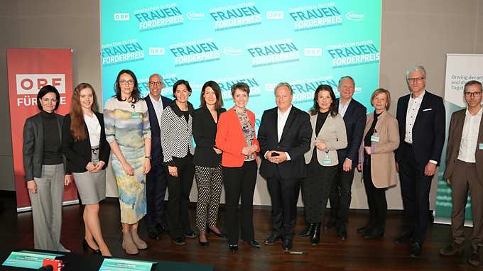 Jury for women's advancement award